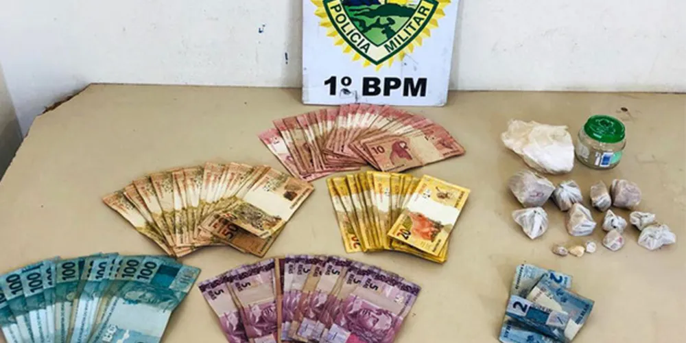 Além da droga, polícia encontrou dinheiro que seria fruto do tráfico de drogas