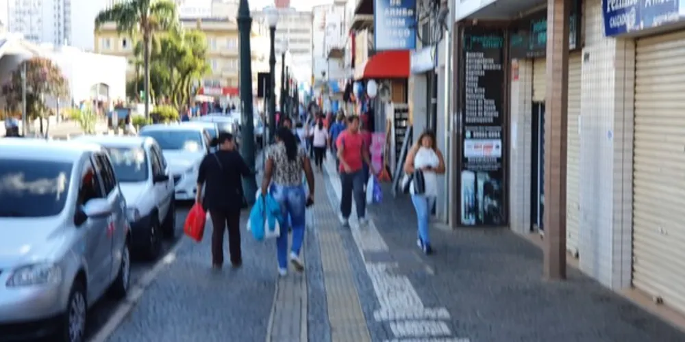 Quem estiver sem máscara em locais públicos da cidade pode ser multado a partir desta terça