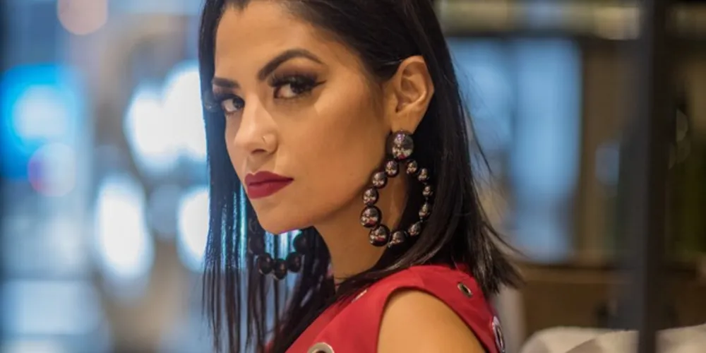 FELICITAÇÕES – A badalada maquiadora Amanda Santos foi muito cumprimentada pela passagem de seu aniversário no último domingo (3). Da coluna RC os votos de alegrias e sucesso.