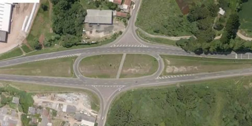 Nova interseção no quilômetro 256 da PR 151 está com obras em andamento; por conta do avanço nos trabalhos, retorno existente no local precisa ser temporariamente fechado
