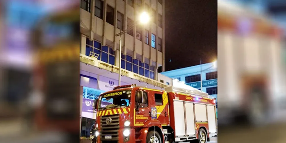 Imagem ilustrativa da imagem Princípio de incêndio no Edifício Nastás mobiliza bombeiros