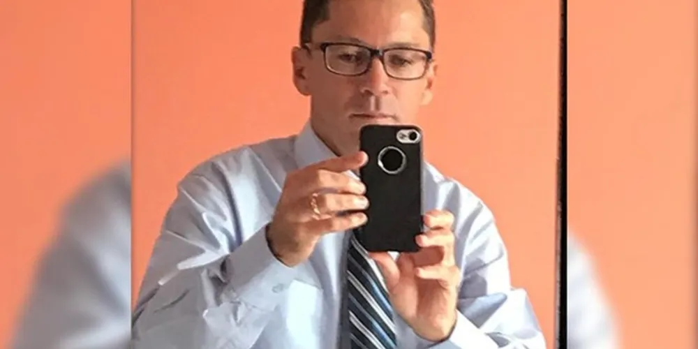 Luciano é doutorando em Educação pela UNICAMP. Mestre em Educação pela UEPG e professor da rede pública do Estado do Paraná