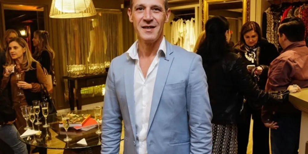 NOVO CICLO - José Carlos D’Almeida será muito cumprimentado pela passagem de seu aniversário nesta quinta-feira (7). Zeca como é conhecido pelos amigos, está no comando da conceituada boutique Zimc Boulevard, trazendo marcas renomadas para um público exigente. Da coluna RC os votos de felicidades infinitas.