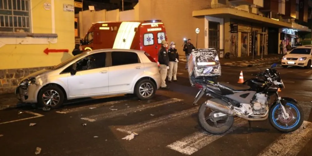 Motociclista sofreu lesões moderadas e foi levado ao Pronto Socorro Municipal