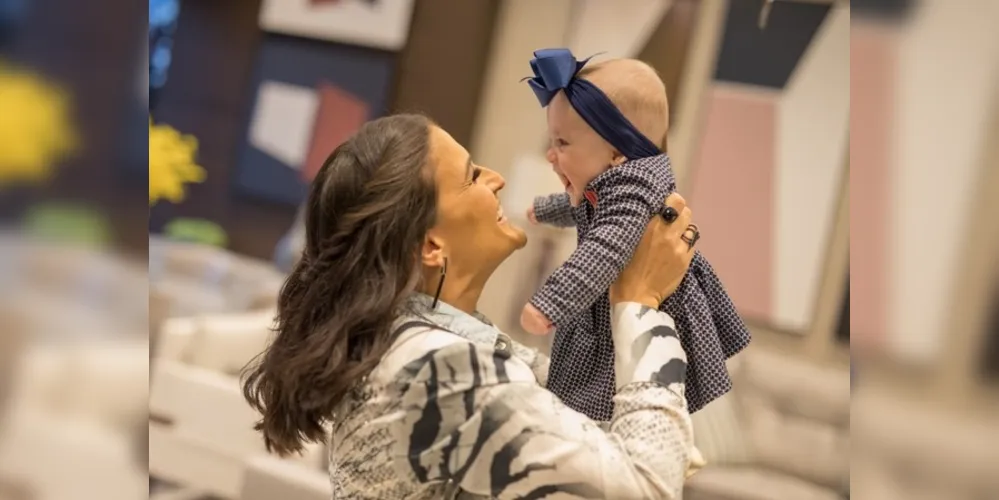 Larissa Mottim Gomes e sua filha Alicia Gomes Gonçalves