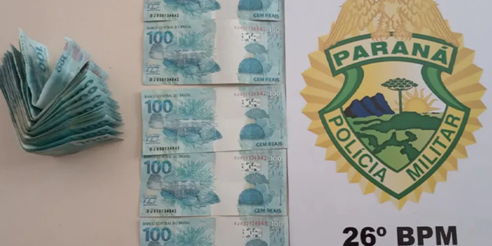 Todo o dinheiro foi entregue à Polícia Federal de Ponta Grossa, que investiga o caso