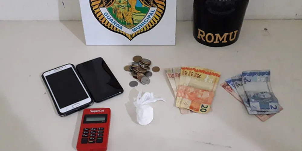 Quantia de droga renderia R$ 900 aos rapazes presos por tráfico