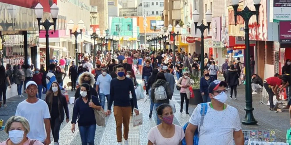 Grande fluxo de pessoas foi registrado na tarde desta sexta