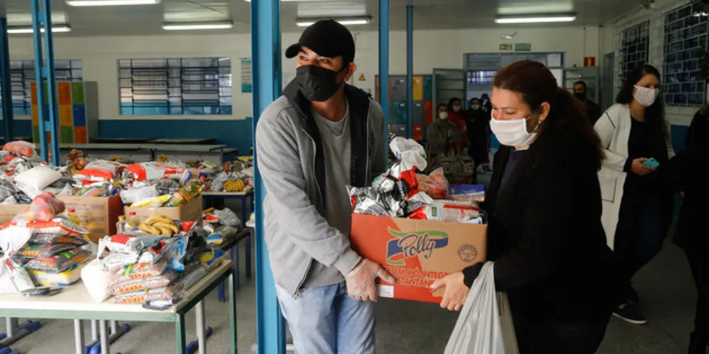 Ao todo, foram distribuídos kits merenda para 231 mil estudantes cadastrados no programa Bolsa Família