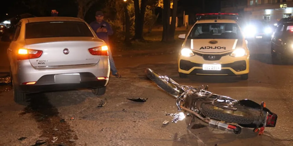 Piloto da moto fraturou a perna e sofreu escoriação por todo o corpo