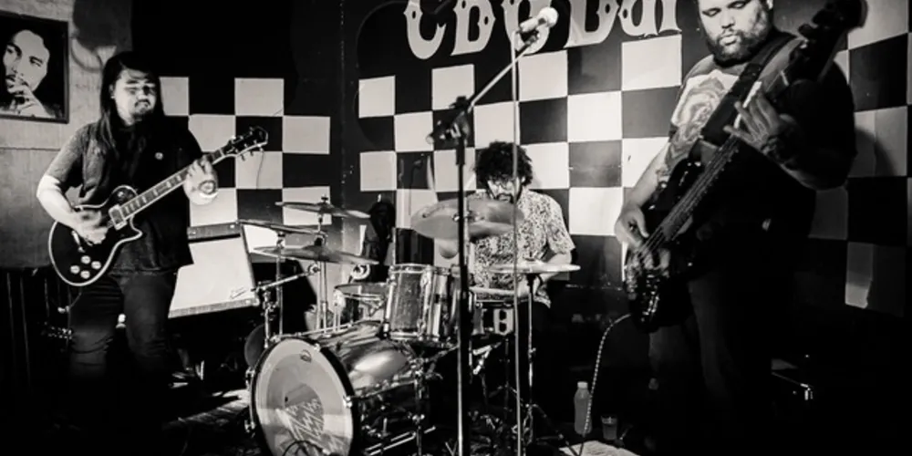 Banda é formada por Felipe Watanabe, Gustavo Vaz,Marlon “Jamelão” e Jason Inoue
