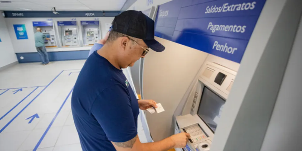 Nas últimas semanas a Caixa estendeu o horário para diminuir as filas nas agências