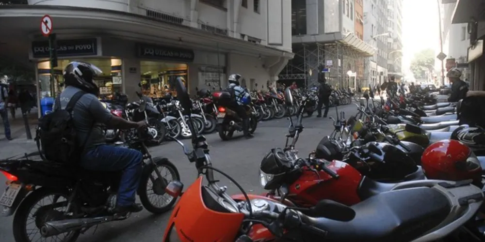 Com fábricas paradas, só 1.479 unidades saíram das linhas de montagem