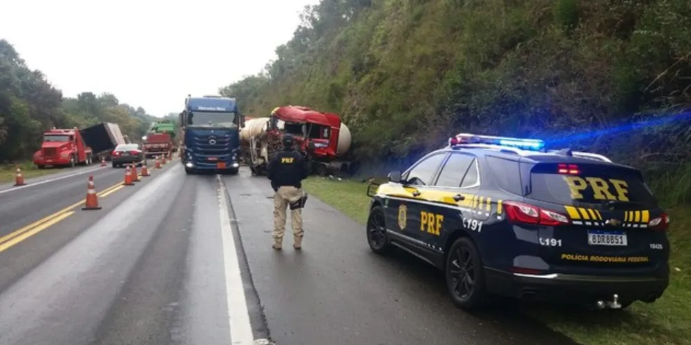 Os dois sentidos da estrada foram liberados nesta tarde