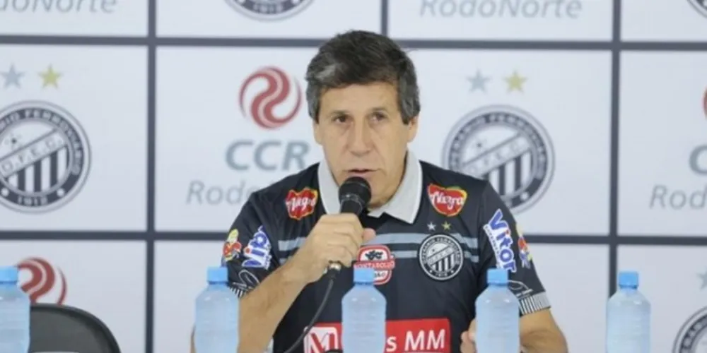 "Na parada, no mês de março, chegamos ao clube e ‘fechamos todas as torneiras’ e todos os gastos possíveis", contou o presidente