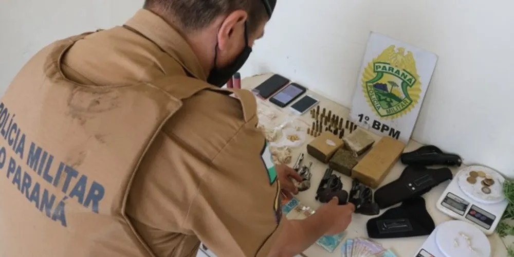 Os policiais identificaram este ponto de distribuição através de denúncias anônimas.