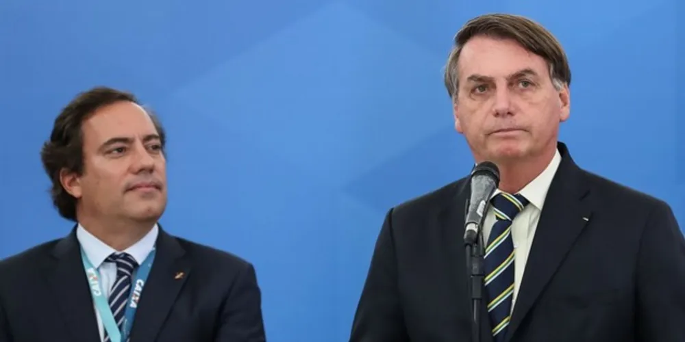 Durante a live, o presidente Jair Bolsonaro comentou sobre o pagamento irregular do auxílio emergencial a militares