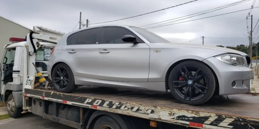 Carro do acusado de série de golpes foi apreendido