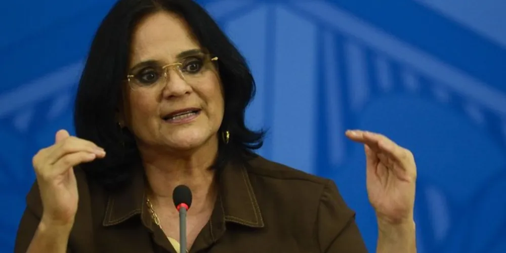 De acordo com a ministra Damares, em abril o Ligue 180 registrou aumento de 35% no número de denúncias 