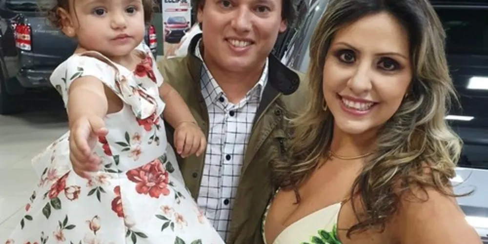 Uma das profissionais mais competentes do mercado de eventos, assinando parcerias de sucesso sempre, Thais Cury, festejará a troca de idade na próxima quarta-feira (20). Dona de uma beleza invejável, a mãe da pequena e fofa Maria Eduarda receberá os votos de sonhos realizados e muita saúde ao lado do esposo, Duda Parucker na intimidade familiar. Da coluna RC os desejos de muitas conquistas nesse novo ciclo que se inicia