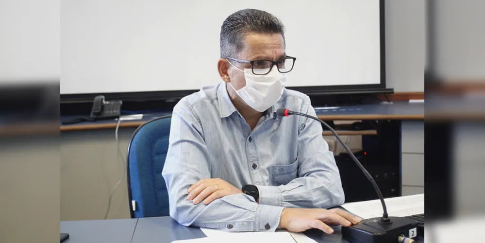 Reitor Miguel Sanches Neto durante reunião que decidiu nova proposta