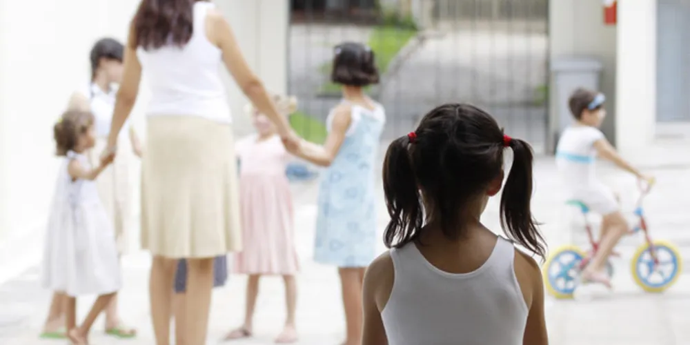 As estatísticas demonstram que a maior parte dos casos ocorre no ambiente doméstico. Pais, mães e outros parentes são responsáveis por 70% das violações registradas no Brasil