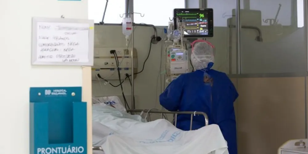 Entre os sintomas menos comuns estão a conjuntivite, náuseas e alterações gastro-intestinais, como dor de estômago e diarreia