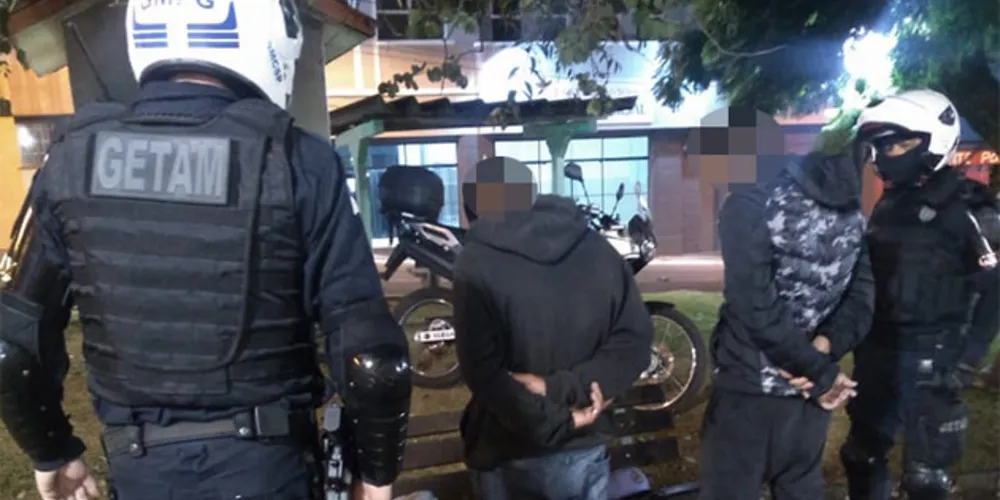 Rapazes estavam na praça Barão de Guaraúna quando foram flagrados pela GM