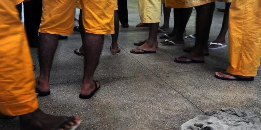 Foram confirmados 30 casos entre os presos e 54 casos entre os servidores