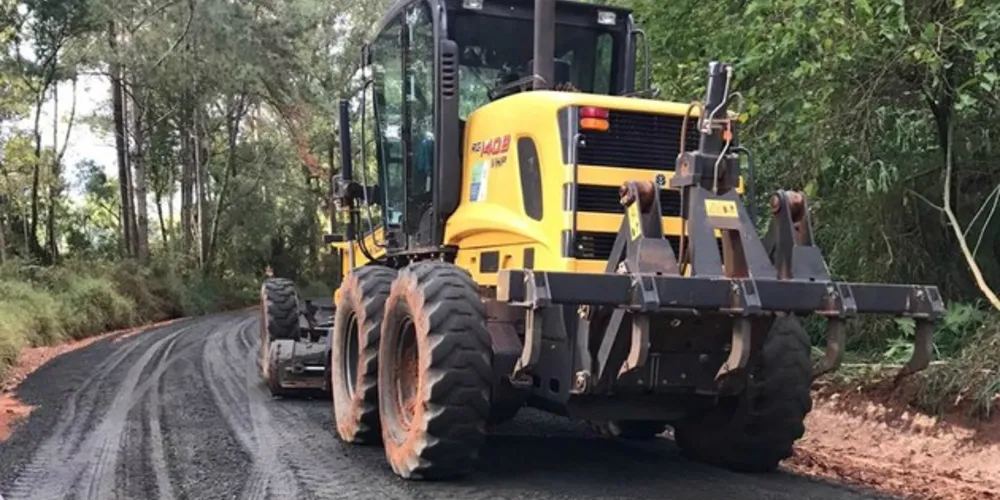 Para as ações são utilizadas duas máquinas motoniveladoras