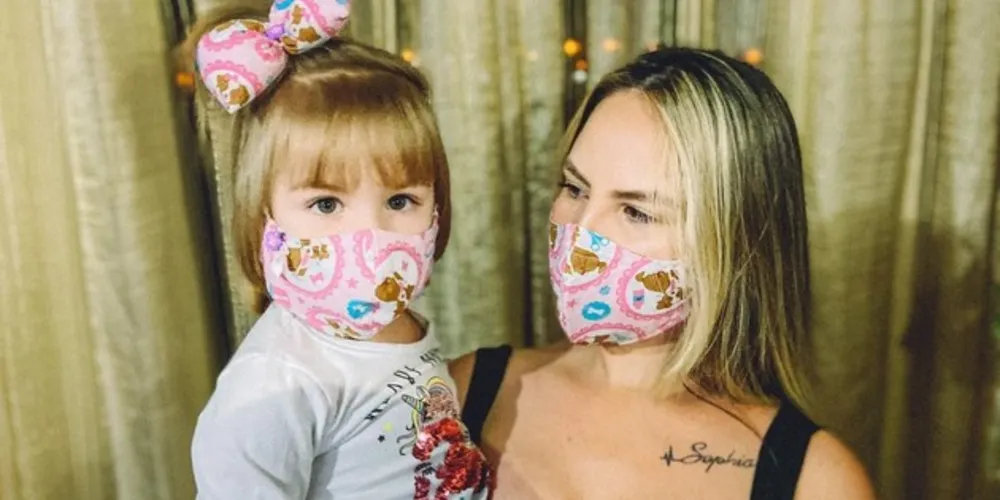 Kit mãe e filha com tiara, da Isis