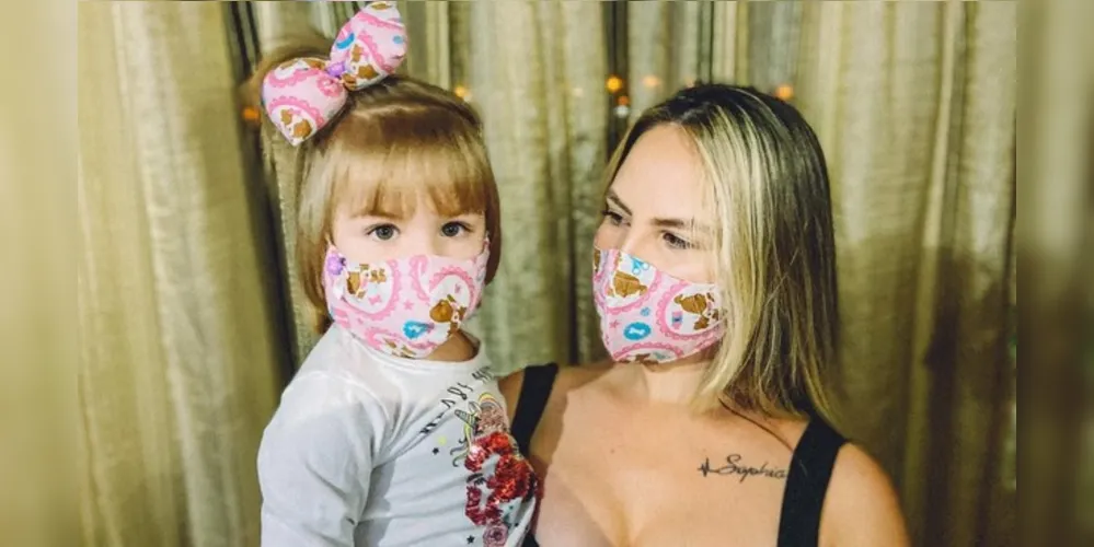 Kit mãe e filha com tiara, da Isis