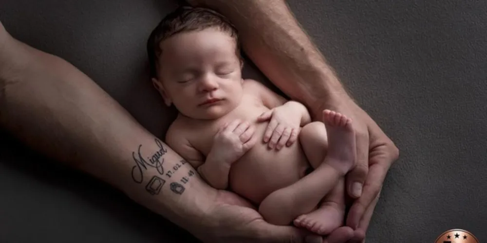 A fotografa ponta grossense Karol Monarini, teve seu trabalho reconhecido em concurso internacional de fotografia. A profissional concorreu com sete fotos sendo seis delas premiadas pela EPA (Expression Photography Awards).  A Expression Photography Awards é uma associação de fotógrafos com Sede na Europa, na Cidade de Firenze-Itália e Sucursal no Brasil. A associação foi idealizada para valorizar e dar visibilidade a arte fotográfica utilizada em casamentos, ensaios de casais e fotos de família. Confira alguns trabalhos de Karol Monarini