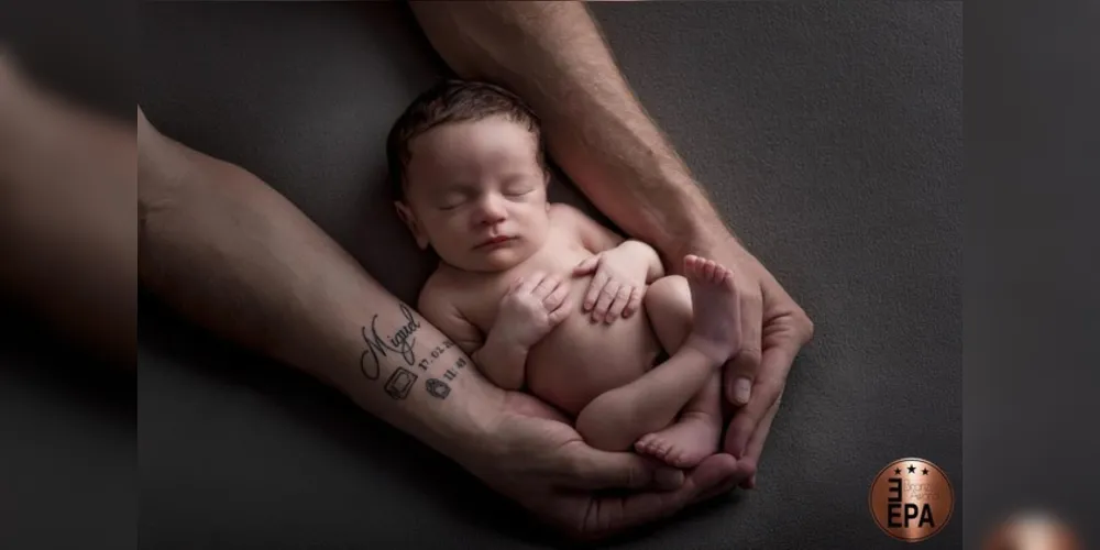 A fotografa ponta grossense Karol Monarini, teve seu trabalho reconhecido em concurso internacional de fotografia. A profissional concorreu com sete fotos sendo seis delas premiadas pela EPA (Expression Photography Awards).  A Expression Photography Awards é uma associação de fotógrafos com Sede na Europa, na Cidade de Firenze-Itália e Sucursal no Brasil. A associação foi idealizada para valorizar e dar visibilidade a arte fotográfica utilizada em casamentos, ensaios de casais e fotos de família. Confira alguns trabalhos de Karol Monarini