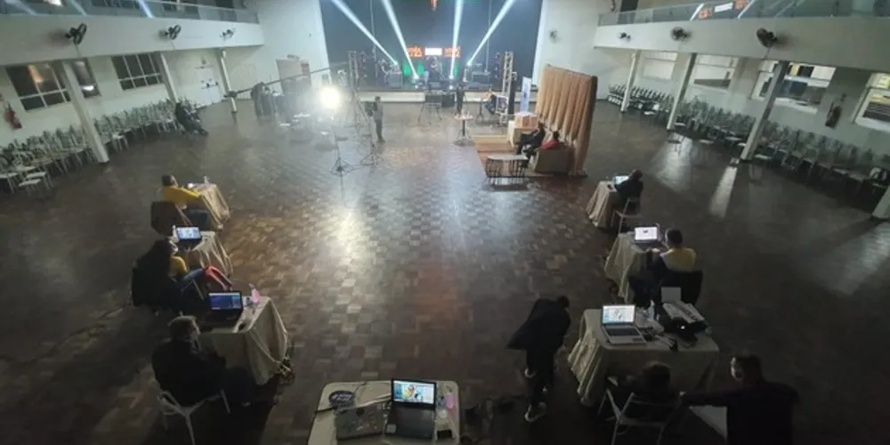 Foram quase seis horas de música, informação e solidariedade