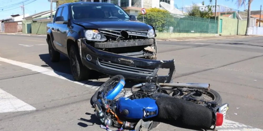 Imagem ilustrativa da imagem Acidente envolve moto e caminhonete em Oficinas