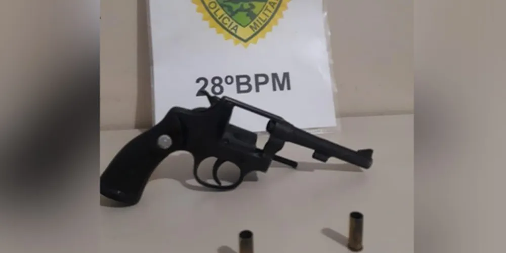 Durante a luta com funcionários, bandido deu dois tiros e não acertou ninguém