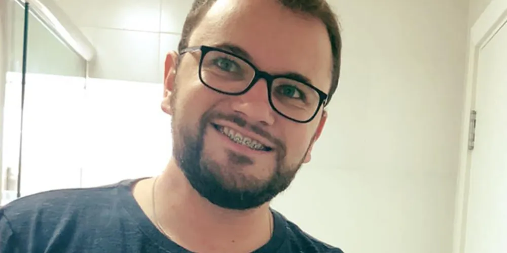 Rapaz dirigia carro que bateu contra caminhão na noite deste sábado na BR-277