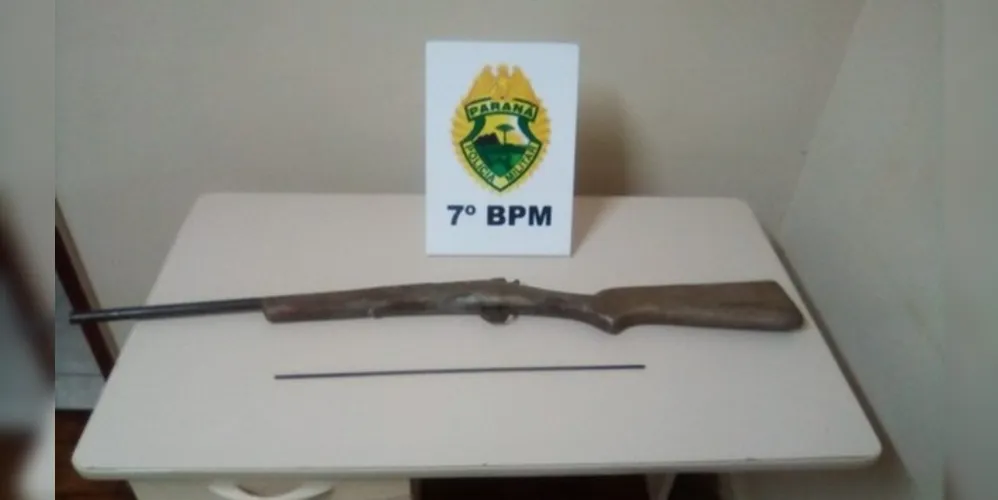 Arma pertencia ao avô da vítima, que poderá responder por posse ilegal e omissão de cautela na guarda da arma