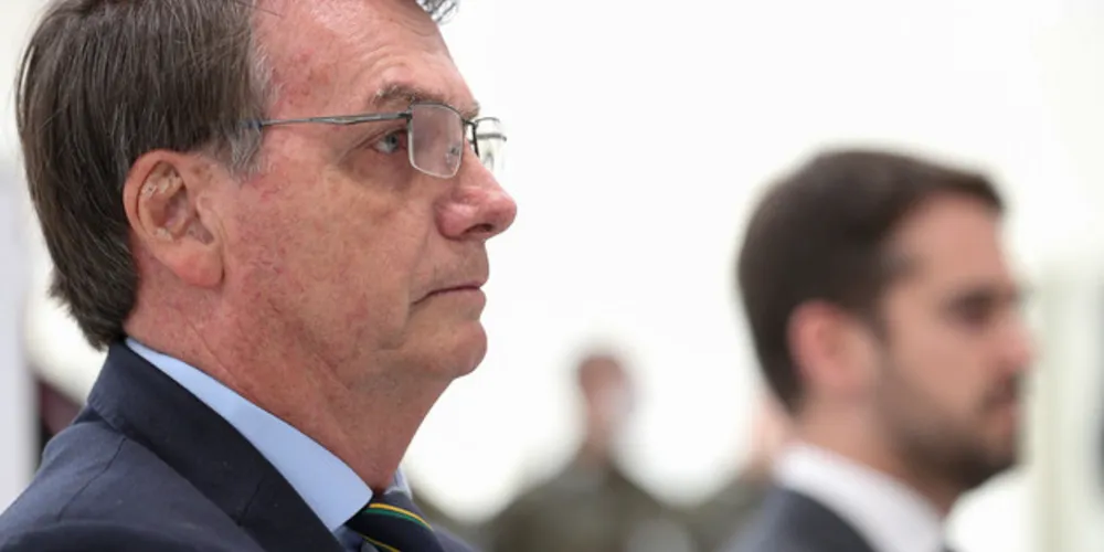 Imagem ilustrativa da imagem Bolsonaro cumprimenta apoiadores em ato em Brasília