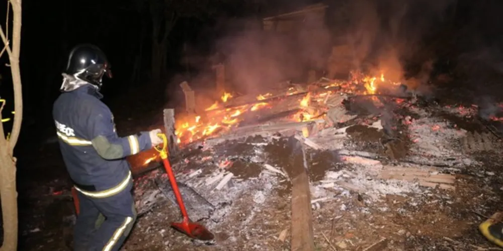 Imagem ilustrativa da imagem Incêndio destrói casa em vila de Ponta Grossa