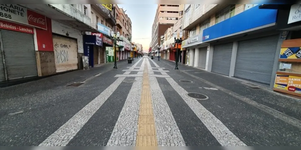 Cidade teve restrições no funcionamento do comércio, mas não fechamento total (lockdown)