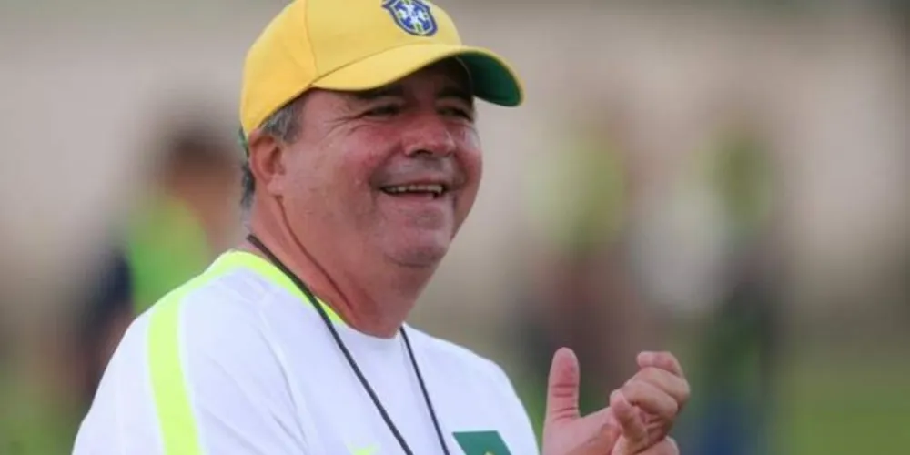 Treinador lutava contra complicações relacionadas a um câncer no fígado