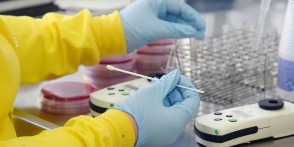 Projeto de lei obriga laboratórios e farmácias de todo o Estado a comunicarem em tempo real os resultados de exames para coronavírus e outras doenças.