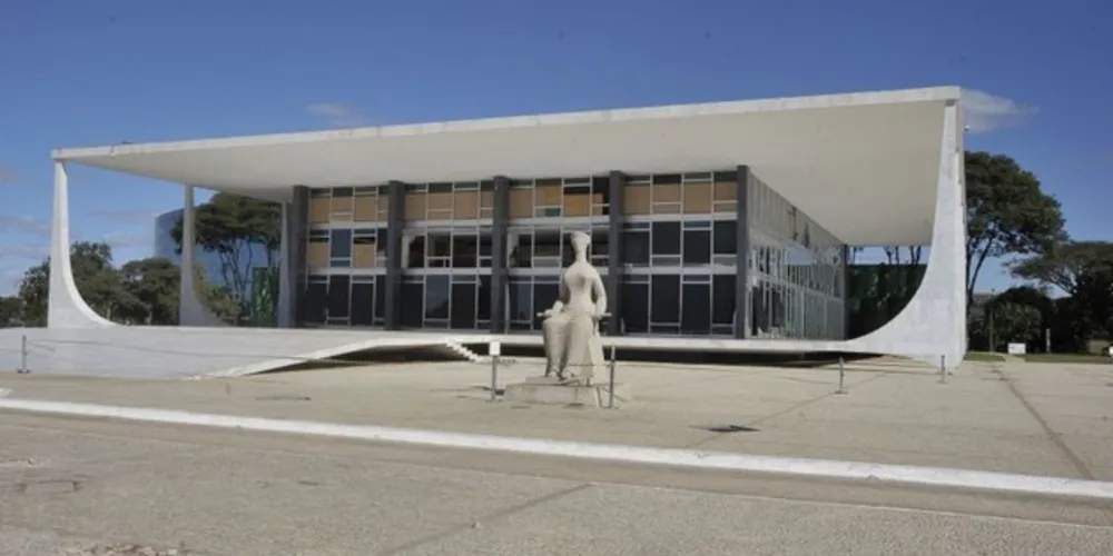 Na decisão, o ministro afirmou que a avaliação sobre o enquadramento dos crimes não cabe a parlamentares, mas exclusivamente ao procurador-geral da República