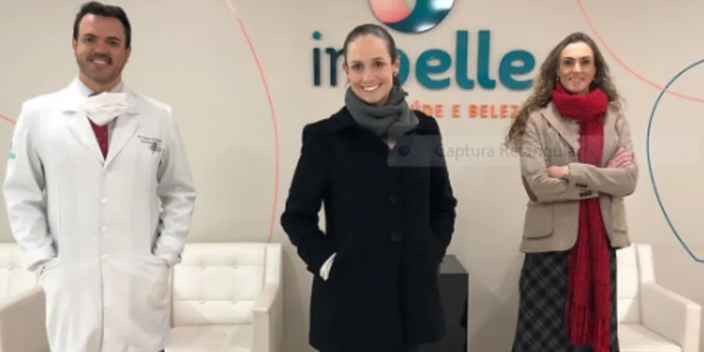 INPELLE – A Inpelle Saúde e Beleza sempre pensando nos seus fiéis pacientes, inova e procura oferecer os melhores profissionais. E pensando nisso, a Dra. Ana Carolina Deitos, conceituada profissional da Geriatria integra o quadro de renomados nomes da Inpelle. No registro, o médico Franck Bobato, Ana Carolina Deitos e a fisioterapeuta Valeska Bobato