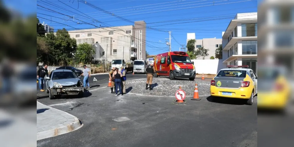Imagem ilustrativa da imagem Acidente em rotatória deixa motociclista ferido no Centro