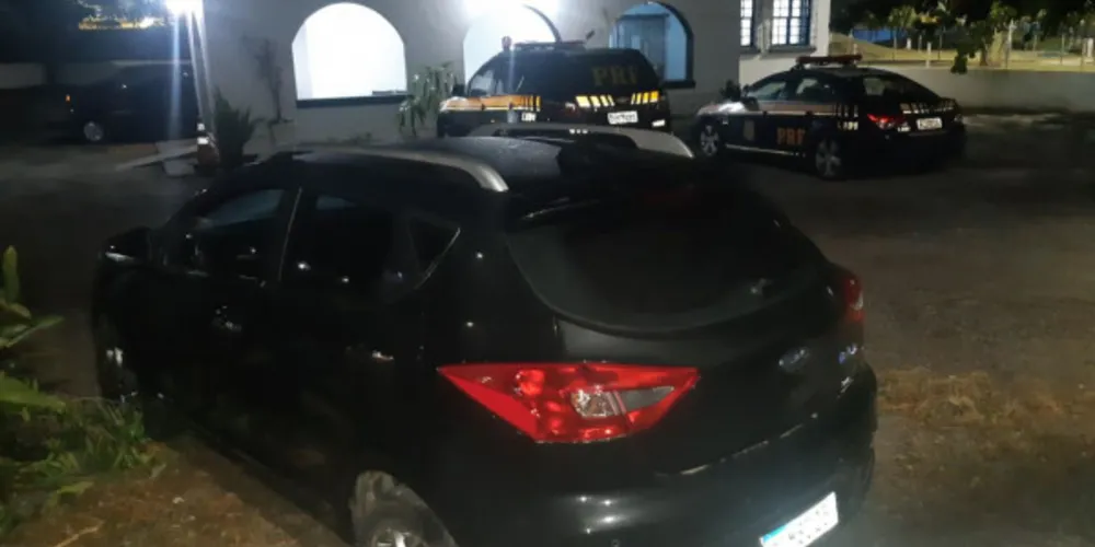 A quadrilha foi encaminhada, junto com os dois carros para a Polícia Civil em Garuva