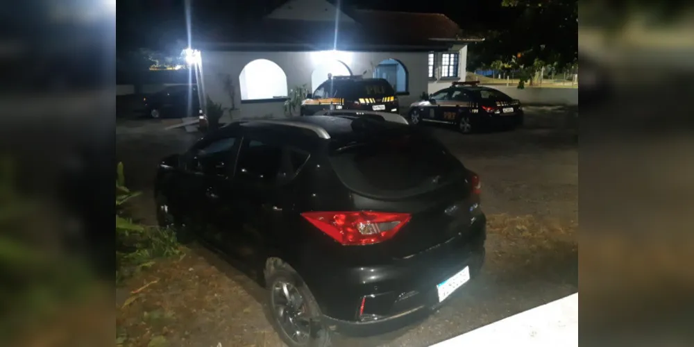 A quadrilha foi encaminhada, junto com os dois carros para a Polícia Civil em Garuva
