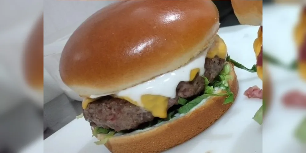 O consumidor poderá trocar 2kg de alimentos, mais 5 reais por um Burguer Rio